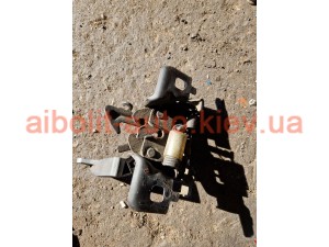 Замок капота